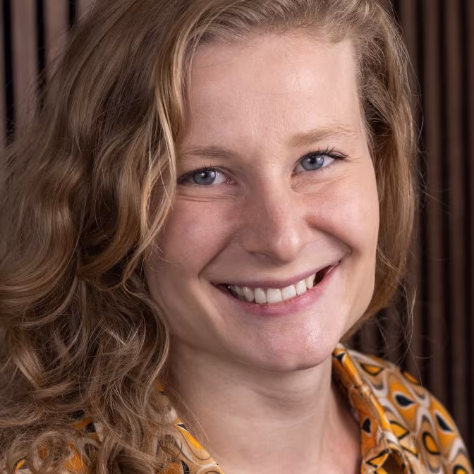 Portret van Laura van der Waal